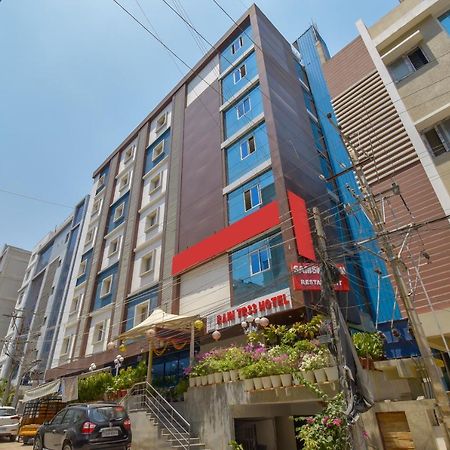 Hotel Raintr33 Хидерабад Екстериор снимка