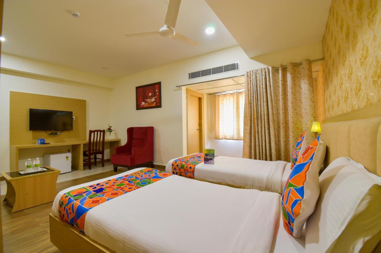 Hotel Raintr33 Хидерабад Екстериор снимка