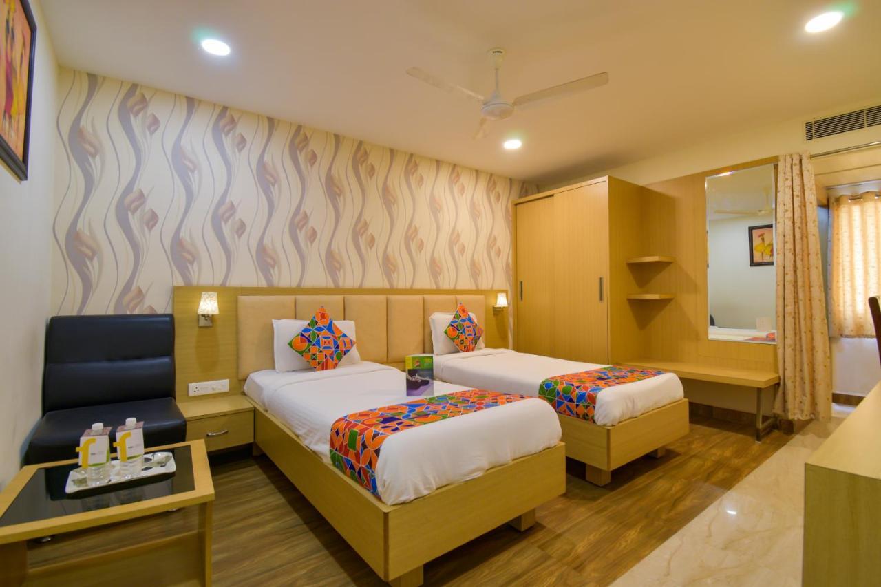 Hotel Raintr33 Хидерабад Екстериор снимка