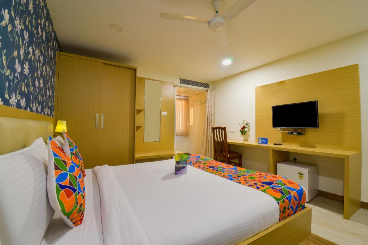 Hotel Raintr33 Хидерабад Екстериор снимка