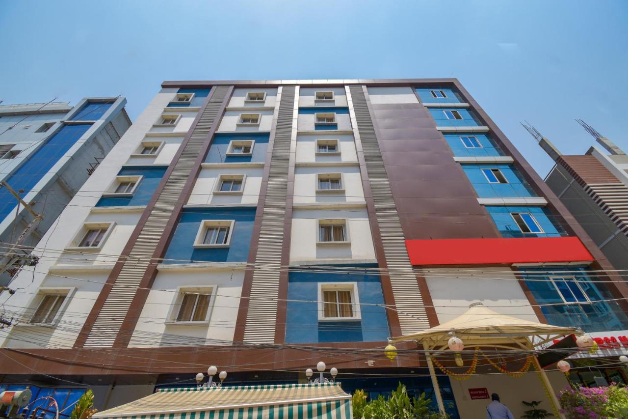 Hotel Raintr33 Хидерабад Екстериор снимка