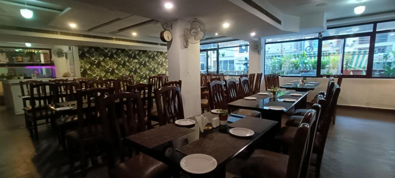 Hotel Raintr33 Хидерабад Екстериор снимка
